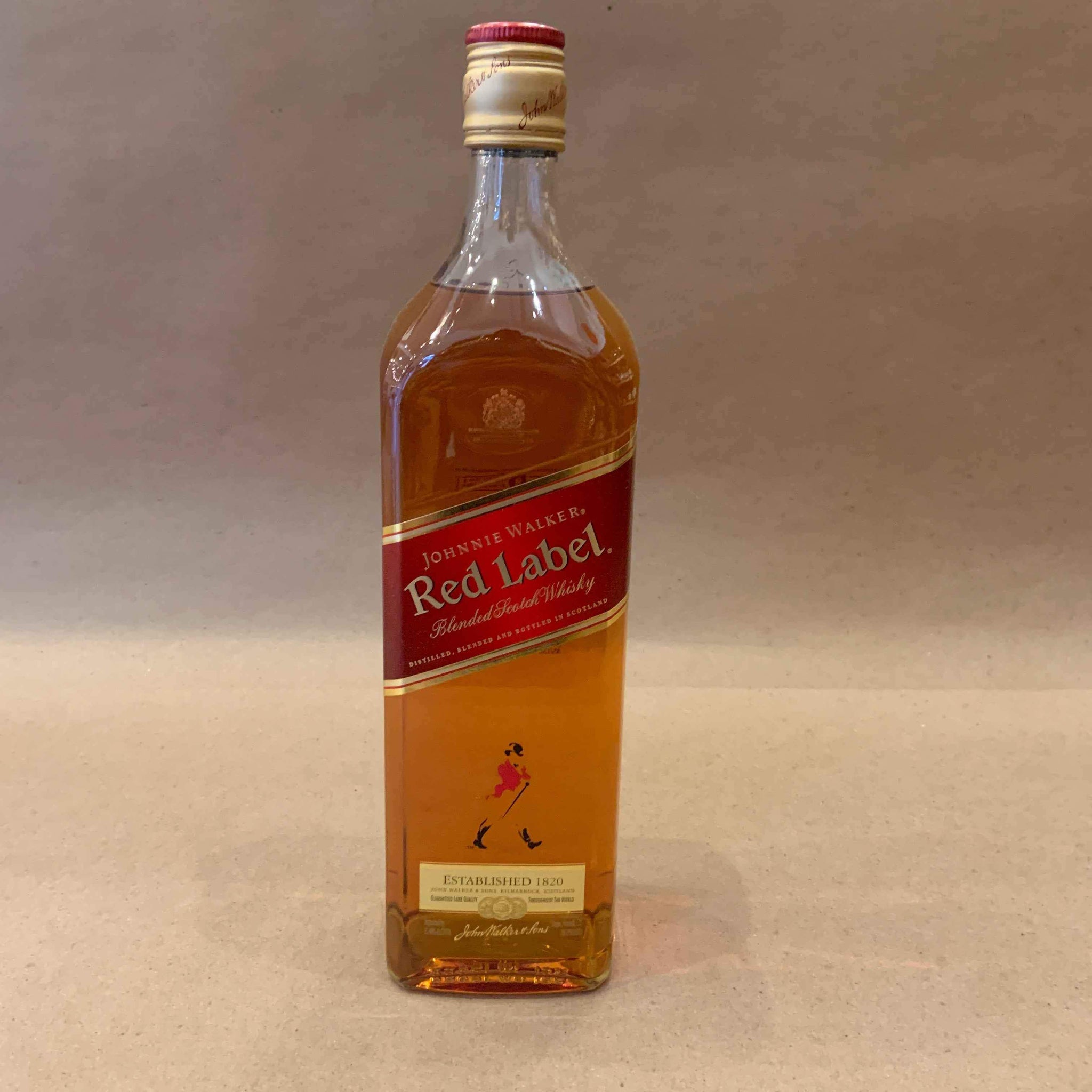 ウイスキー Johnnie Walker Red Label Old Scotch Johnnie Walker Scotch Red Label 1L - Wainscott Main Wine & Spirits